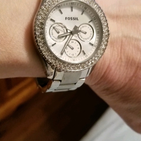 Women’s Fossil Watch - Picture 2 of 3